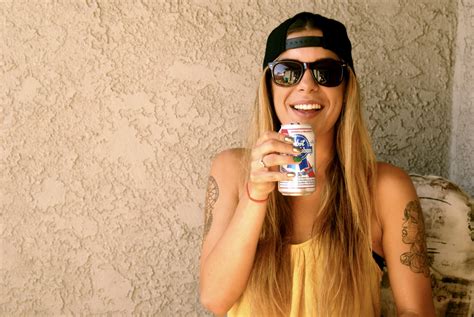 15 Razones Para Salir Con Una Chica Que Bebe Cerveza