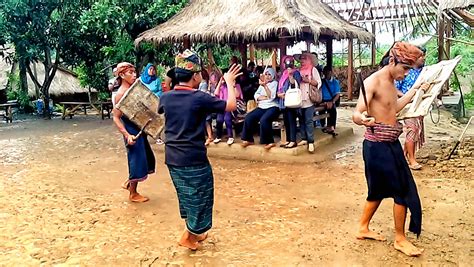 Uniknya Peresean Tradisi Adu Jantan Suku Sasak Lombok