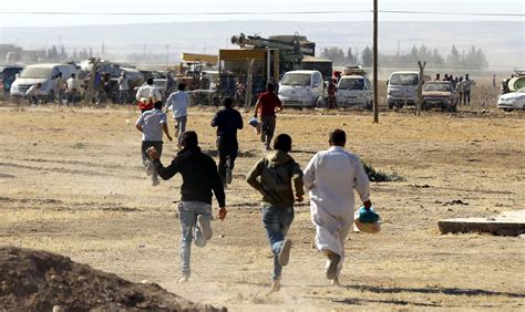 Rifugiati Siriani Al Confine Turco In Fuga Dall Isis E Dalla Guerra