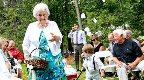 94 year old woman serves as flower girl in granddaughter s wedding abc7 los angeles