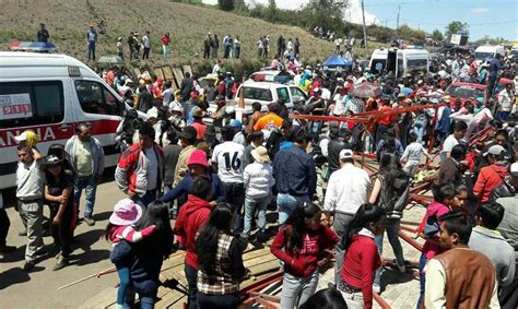 tres muertos y 65 heridos tras colapsar una grada en ecuador el nuevo día