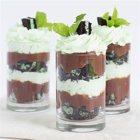 I tweaked it to become an 'almond joy' flavored dessert because i'm on an 'almond joy' candy bar kick lately! 24 Easy Mini Dessert Recipes - Delicious Shot Glass Desserts