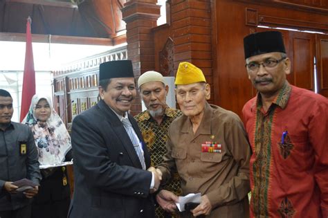 Ahli Waris Pahlawan Dapat Santunan Dari Pemerintah Aceh