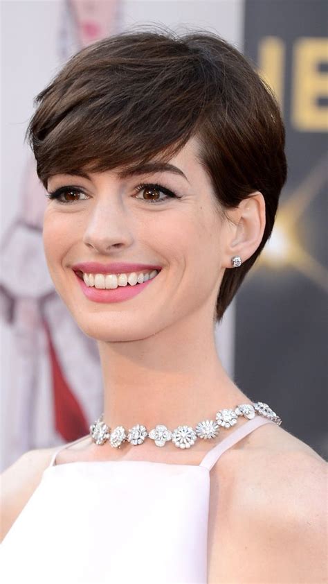 Anne Hathaway Short Hairstyles 2013 Make Up And Hair Pinterest