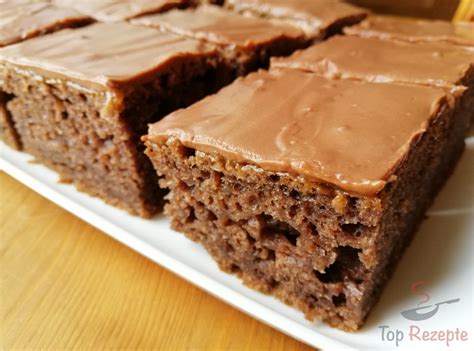 Die streusel sind natürlich das tüpfelschen auf dem i. Blitzschneller Apfel-Schoko-Kuchen mit Saure-Sahne-Creme ...