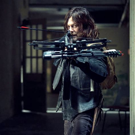 the walking dead daryl dixon first look trailer unveiled as show renewed