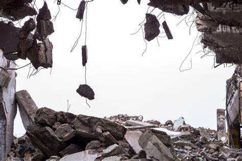 Scampia Crolla Ballatoio Alle Vele Bilancio Drammatico