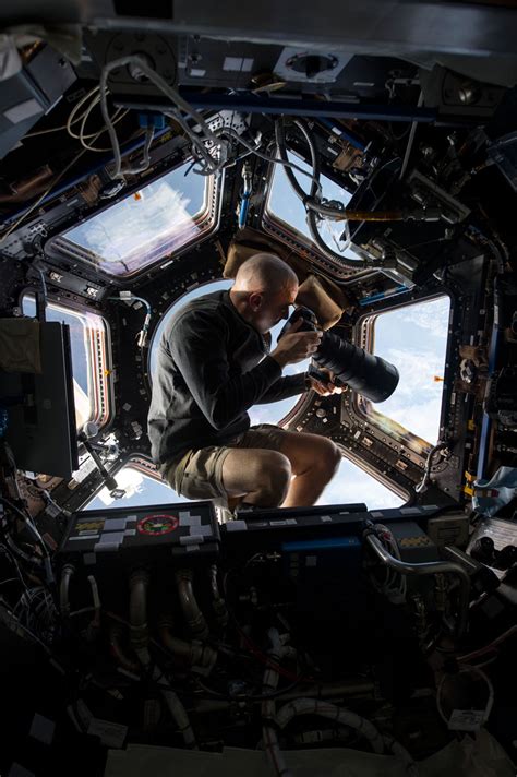 Nasa Toasts Gravity With Real Life Images From Space 7