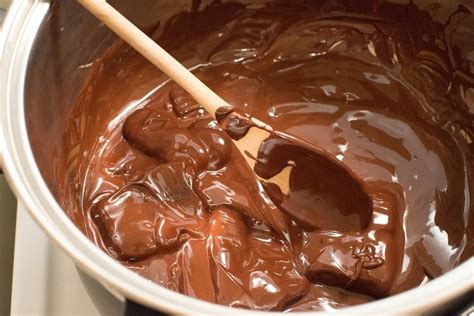Qualcuno ha parlato di primavera? Come sciogliere il cioccolato: segreti e metodi | Dolcidee