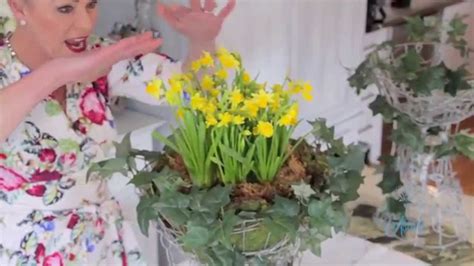 Flowers And Floristry Tutorial Arranging With Spring Flowers Youtube