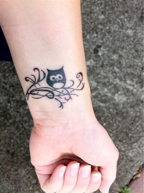 As a symbol, the owl is a key part of most of the world's cultural belief systems because of this, an owl design can mean a whole range of things, depending on the context in which. Tattoo Designs, Tattoo Pictures | A category wise ...