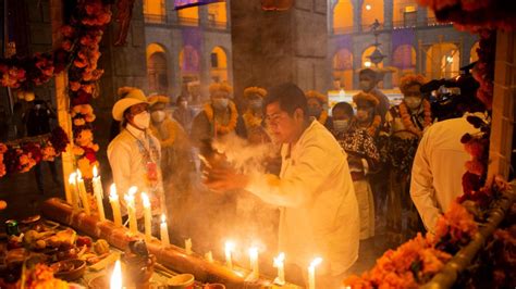 Fiesta De Las Almas Tradición Indígena Para Venerar A Los Muertos En México