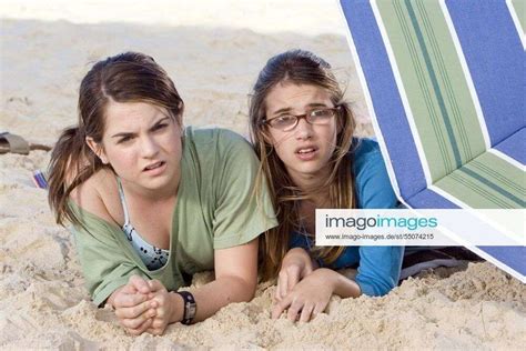 2006 Aquamarine Movie Set Pictured Emma Roberts As Claire And