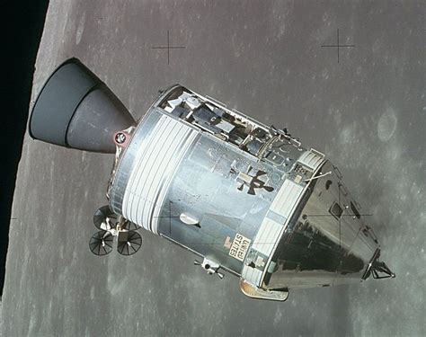 Le Vaisseau Apollo En Orbite Autour De La Lune Sont Visibles Le Module