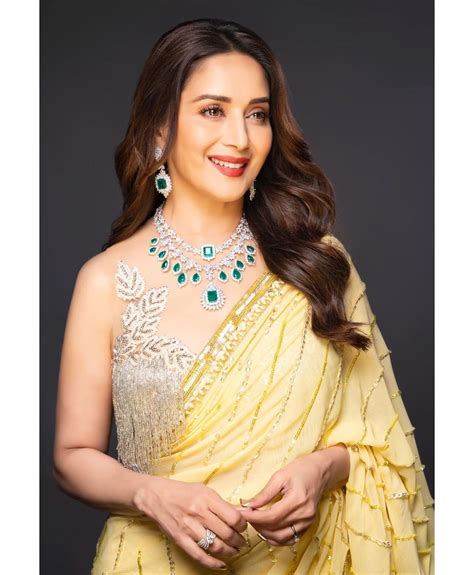 Madhuri Dixit 💛🌻💛 Bollywood Fashion Madhuri Dixit Madhuri Dixit Saree