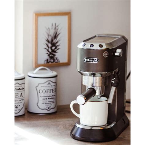 Being a slimmer version of the conventional bar pump machine from de'longhi. Machine Espresso percolateur Delonghi Dedica Style - Inox ...
