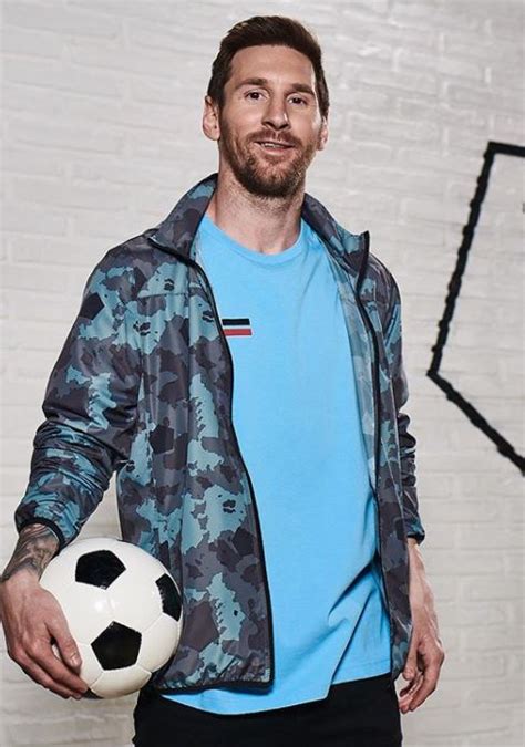 Lionel messi ethncity hispanic birth sign cancer and nationality argentine. Lionel Messi « Celebrity Age | Weight | Height | Net Worth ...