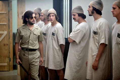 One episode had a psychology class running the stanford prison experiment in veronica's university, though it doesn't. mars | 2017 | Världens vetande väntar