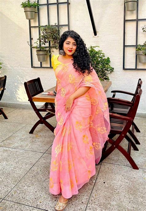 pin by maisha tasnim on saree ideas in 2022 indian fashion fashion saree
