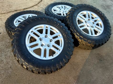 18" Toyota Tundra TSS Silver OEM wheels