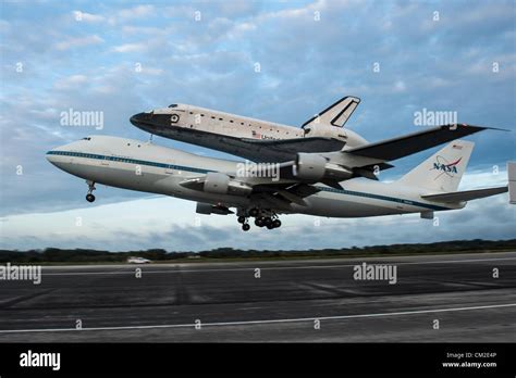 Shuttle Take Off Aerial Hi Res Stock Photography And Images Alamy
