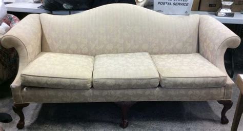 Sold Price Ethan Allen Camelback Sofa August 3 0117 1000 Am Edt