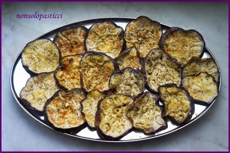 Croccanti, gratinate, ripiene, semplici senza pangrattato, da servire come antipasto o secondo piatto, o da utilizzare per realizzare ecco allora 10 ricette per preparare delle zucchine al forno veloci e saporite che conquisteranno tutti. non solo pasticci: Melanzane grigliate al forno
