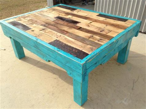 Reclaimed wood pallet coffee table Teal Color: Pallet Coffee Table | Pallet Furniture Plans