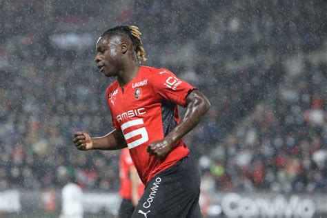 Composition De Rennes Jérémy Doku Titulaire Contre Bordeaux En Ligue