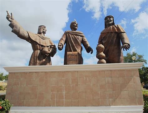 Sitios de interés en juana diaz: ARTE PUBLICO: ESCULTURAS Y MONUMENTOS EN PUERTO RICO: Monumento a los Reyes Magos en Juana Díaz