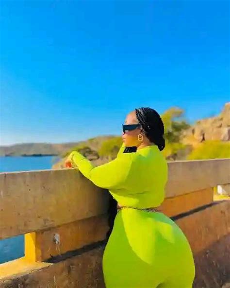 curves lady in green😍💚💚💚👌 mzansi huge hips appreciation