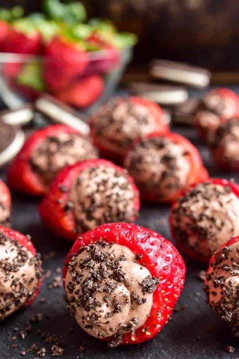 I filled my flower pots with my favorite chocolate mousse, which is seriously the best you'll ever taste. Chocolate Mousse Stuffed Strawberries - Lemon Tree Dwelling