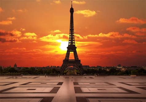Coucher De Soleil Au Trocadéro Avec La Tour Eiffel Photo Premium