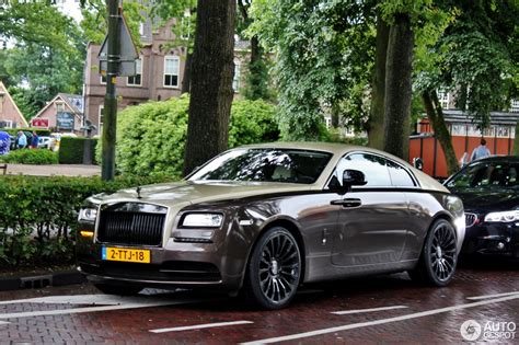 The wraith shares its name with the 1938 model by the original rolls royce company. Rolls-Royce Wraith - 1 juli 2017 - Autogespot