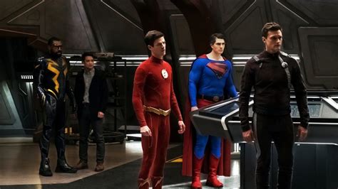 Inside Secrets Of The Crisis On Infinite Earths Arrowverse Crossover