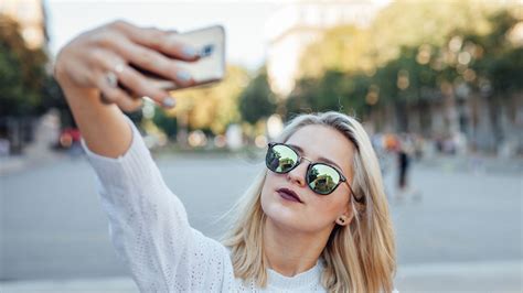 Selfitis People Obsessed With Taking Selfies May Have Genuine Condition Experts Say