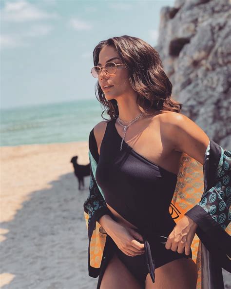 Demet Ozdemir On The Beach Turkish Fashion Feminine Style Casual