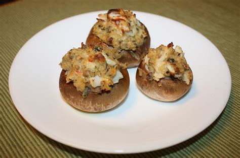 This crab stuffed mushroom recipe uses well seasoned cream cheese and lots or tender crab meat all topped with buttery breadcrumbs baked to a golden brown! easy crab stuffed mushroom recipe