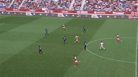 Avec dix points d'avance sur nîmes (18e) après la 31e journée, reims (12e) a presque assuré son maintien et surfait alors sur une belle dynamique avec une série. Reims-om-panneau-1 - Volailles Champenoises