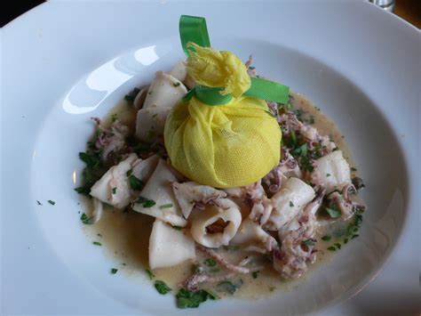 Due calamari belli grossi al mercato coperto di via catania, banchetto (solitamente) col pesce di anzio. Ricetta Calamari Saltati - Pesce | Donne Magazine