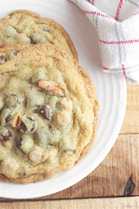 Using one tablespoon cookie dough at a time, roll into balls and place 5cm apart on baking sheet. Gluten Free Kitchen Sink Cookies - BubbaPie