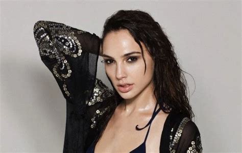 Gal Gadot Shows Off Her Thighs In Latest Thirst Trap Photos Page
