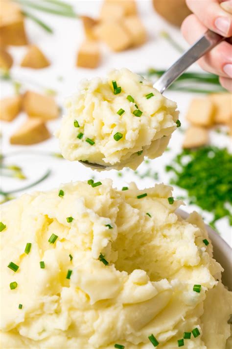 These Easy Mashed Potatoes Take The Stress Out Of Your Holiday Dinner Menu