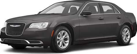 New 2022 Chrysler 300 Reviews Pricing And Specs Kelley Blue Book