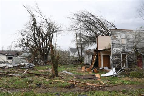 2 Dead As Tornadoes Storms Tear Through Oklahoma Hngn Headlines