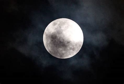 Gerhana bulan terjadi ketika matahari, bumi dan bulan pada satu garis lurus. Kenapa anda perlu saksikan fenomena gerhana bulan penuh ...