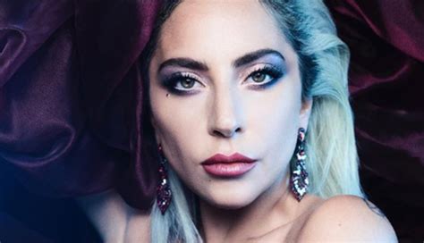 Al Natural Lady Gaga Se Exhibe En Ropa Interior Desde La Comodidad De Su Cama