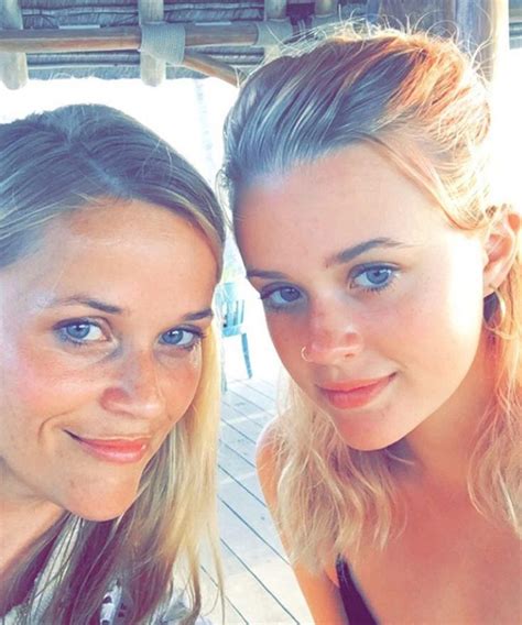 Reese Witherspoon Daughter Ava Twinning Moments Photos Reese