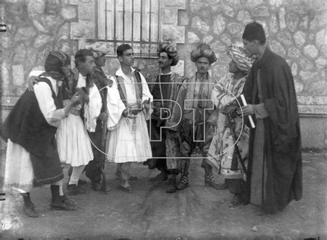 Ιδιώτες που έπαθαν ατύχημα κοντά στο νοσοκομείο μεταφέρθηκαν εδώ για πρώτες βοήθειες και μέχρι να διακομιστούν με ασφάλεια σε πολιτικό. 1919-20