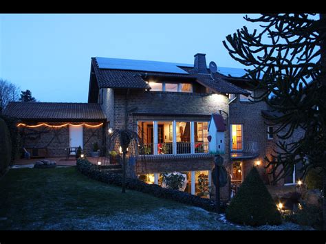 Wenn sie eine wohnung kaufen, investieren sie in ihre zukunft. Ihr neues Wohnhaus in Brüggen mal als winterliches ...